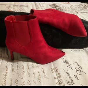 Stunning red booties👢